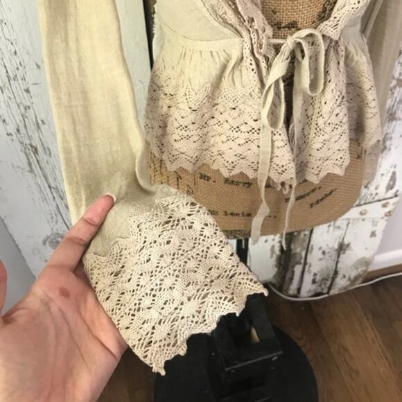 AS SEEN ON Twilight Anthro Guinevere soft scallop cardigan cream/beige - Picture 3 of 8